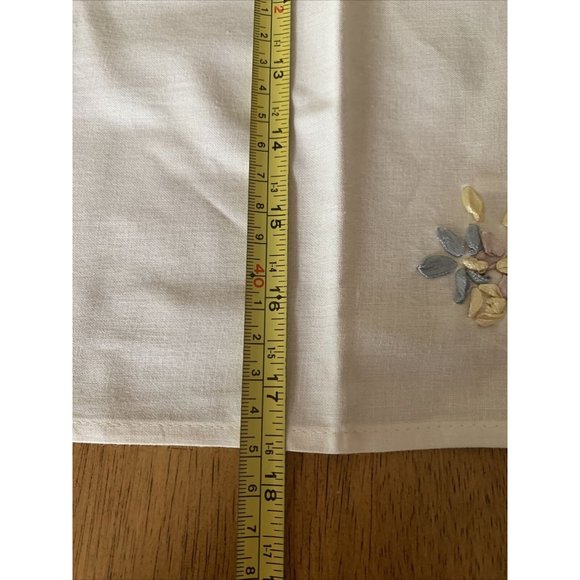 2 Silk Ribbon Embroidered Cotton Napkins 16” x 18” Flowers - Picture 5 of 7